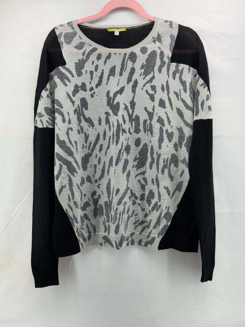 Women's Gianni Bini Animal print light weight sweater mediem